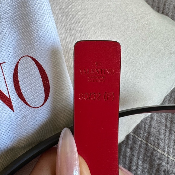 Brand new in packaging VALENTINO REVERSIBLE VLOGO BELT IN GLOSSY CALFSKIN 20 MM - Picture 5 of 12